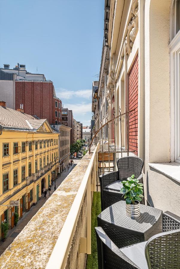 Luxury Apartment With Free Garage And Balcony In The Center Budapest Esterno foto