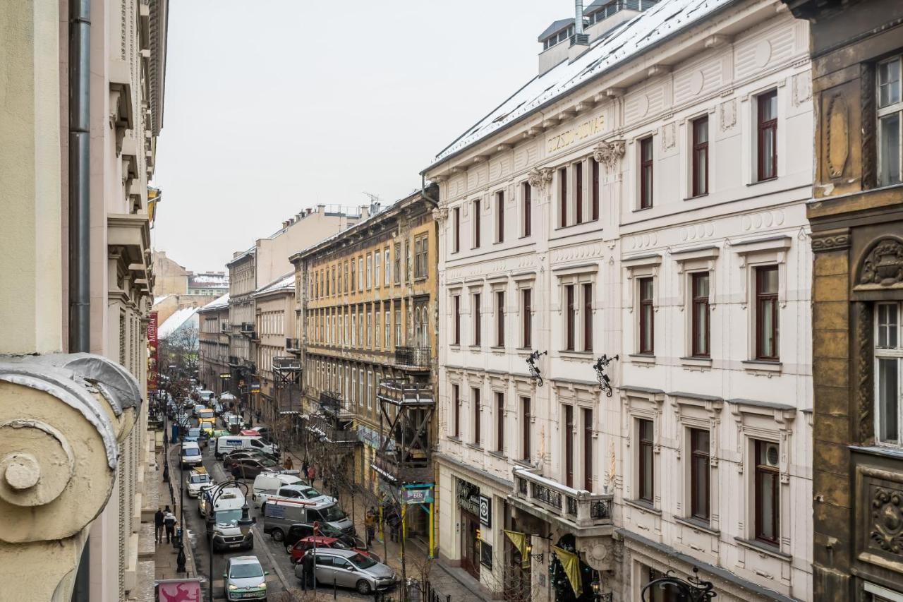 Luxury Apartment With Free Garage And Balcony In The Center Budapest Esterno foto