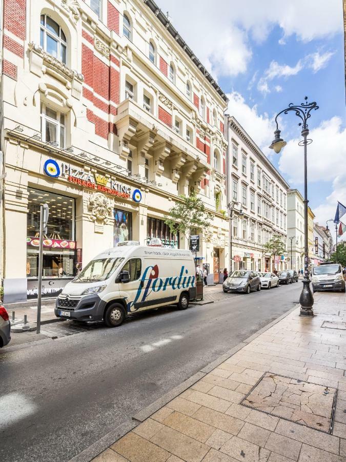 Luxury Apartment With Free Garage And Balcony In The Center Budapest Esterno foto